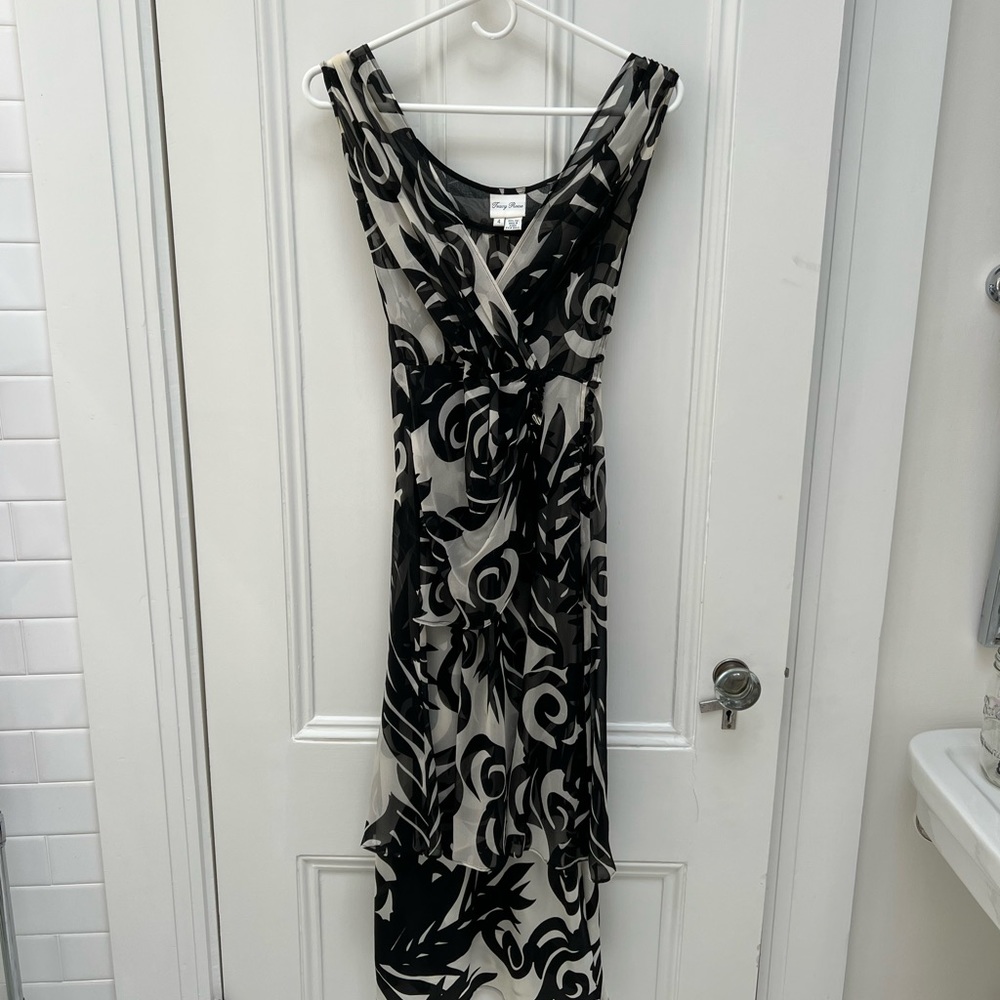 Vintage Tracy Reese 100% silk black & cream dress, EUC. Size 4 but fits like 2